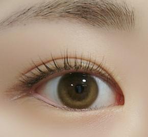 黒目にもなじんでナチュラルだけど個性的なデザイン!
