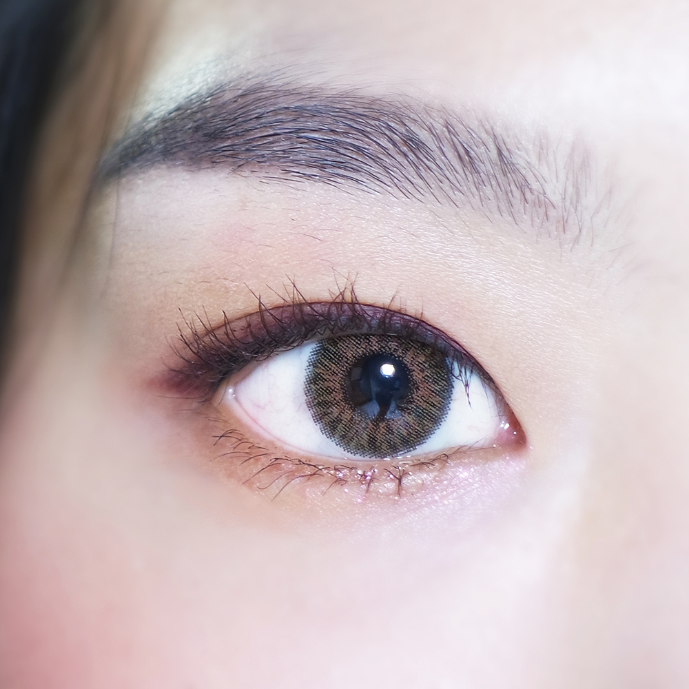 ブラウンレンズはつけてみたことがないので、最初怖がっていたことが思い出します。Ｗｗｗｗ